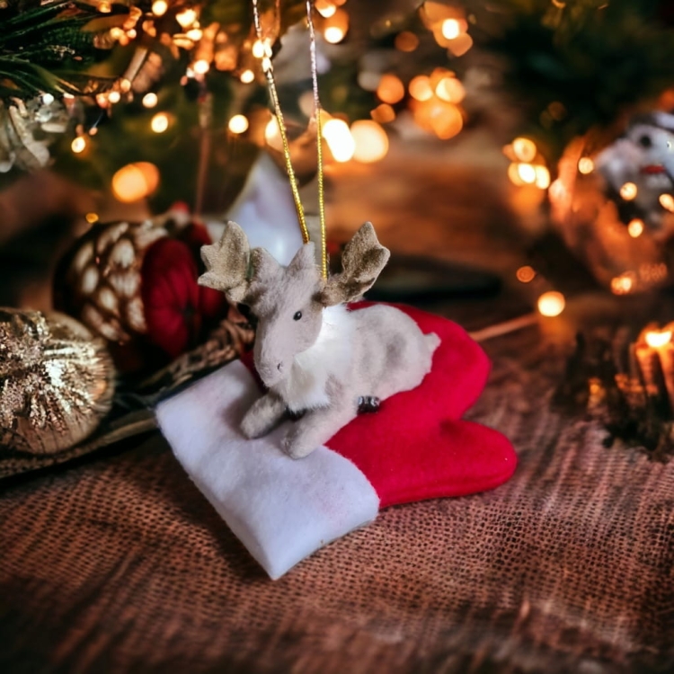 Zawieszka-Bombka-Łoś-futerko-na-Rękawicy-Świętego-Mikołaja-ozdoba-choinkowa