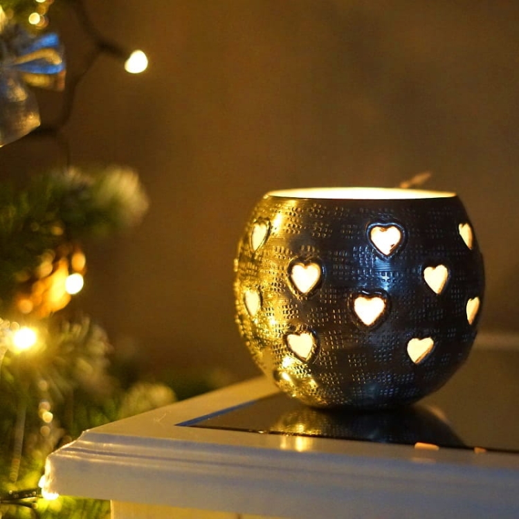 Lampion-metalowy-srebrny-serca-świecznik-ozdobny-10-cm–dekoracja-na-świecę-tealight