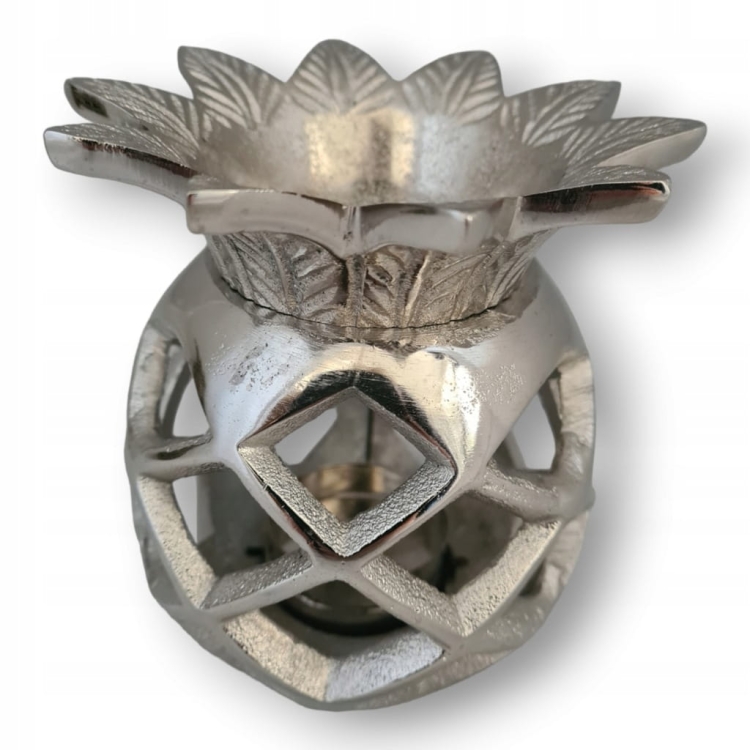 Świecznik-ananas-srebrny-metalowy-na-tealight-nowoczesny-prezent-ozdoba