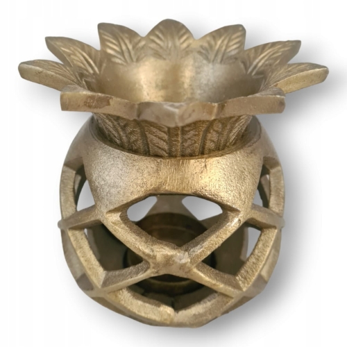 Świecznik-ananas-złoty-metalowy-na-tealight-nowoczesny-prezent-ozdoba