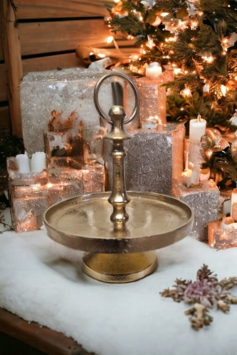 Złota-patera-metalowa-na-nóżce-z-uchwytem-21-cm