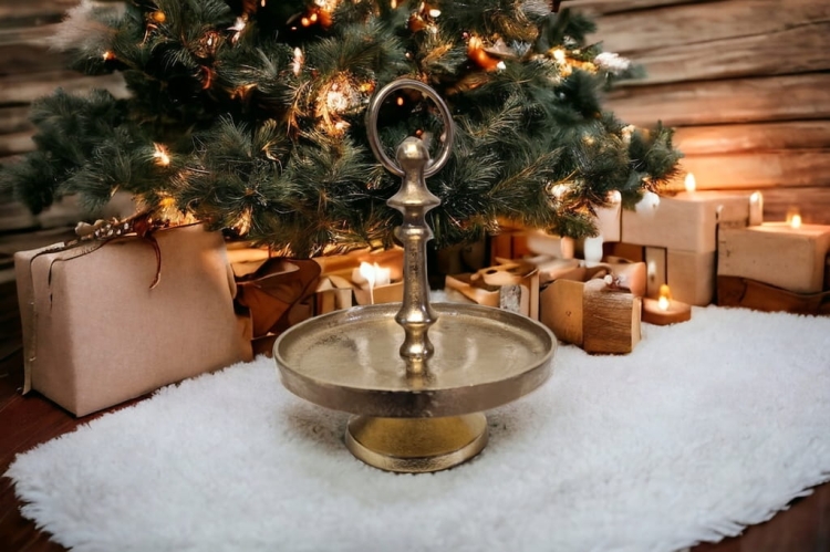 Złota-patera-metalowa-na-nóżce-z-uchwytem-21-cm