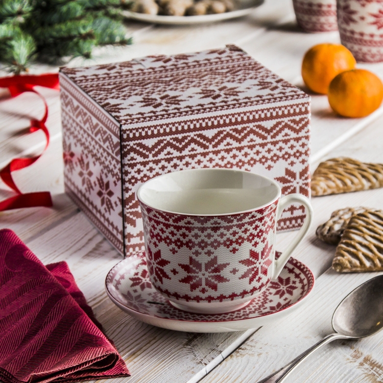 Filiżanka-do-kawy-ze-spodkiem-jumbo-porcelana-świąteczna-450-ml-wełniany-SWETEREK-CZERWONY-norweski-motyw